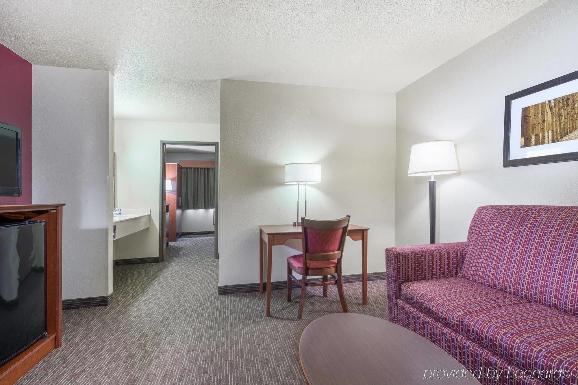 Cobblestone Hotel And Suites - Baldwin Exterior photo